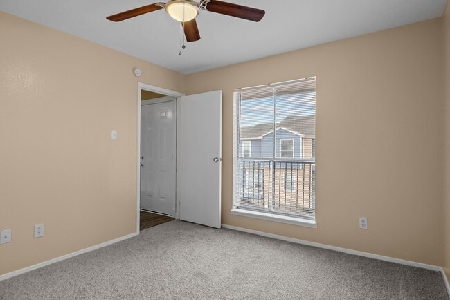 Building Photo - 18515 Egret Bay Blvd