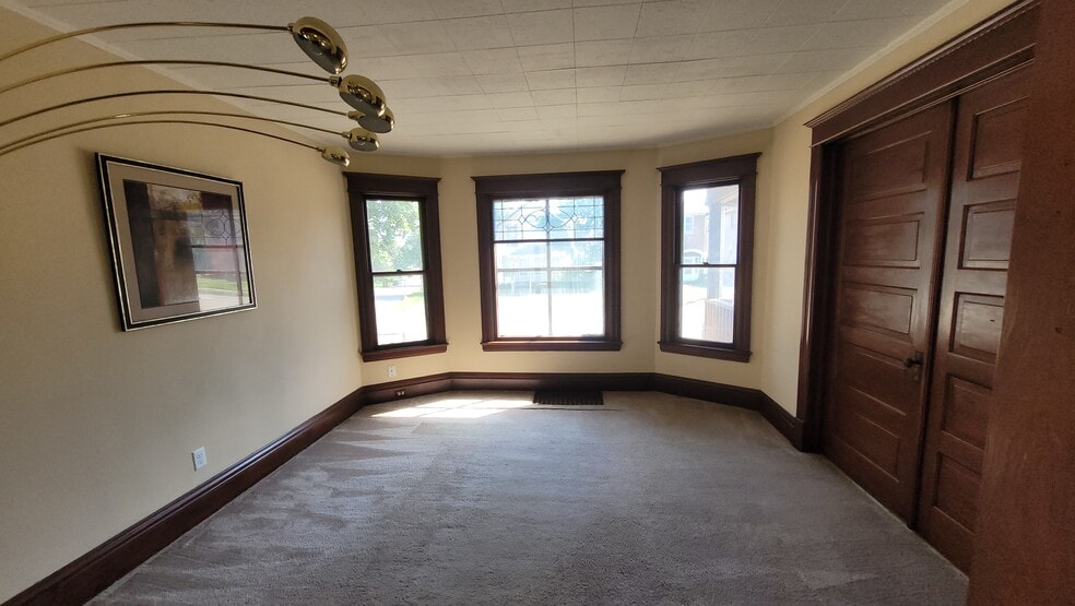 Building Photo - 1822 Charles St