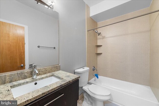 Building Photo - 471 Luray Pl NW