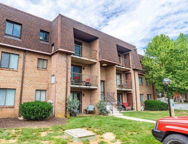 Building Photo - Private 2 Bedroom 1 Bath Condo in Goshen V...