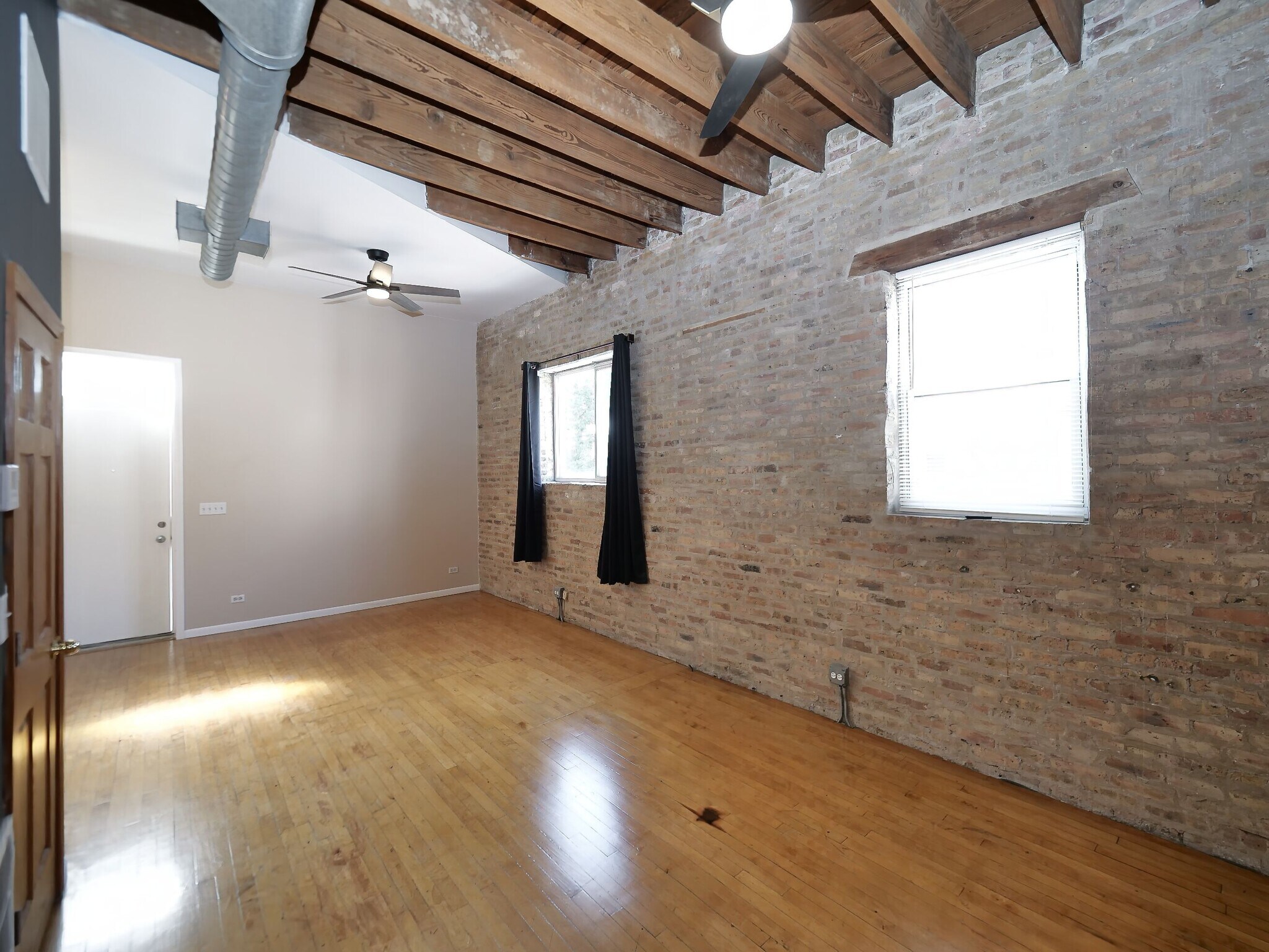 Building Photo - 2849 W Belmont Ave