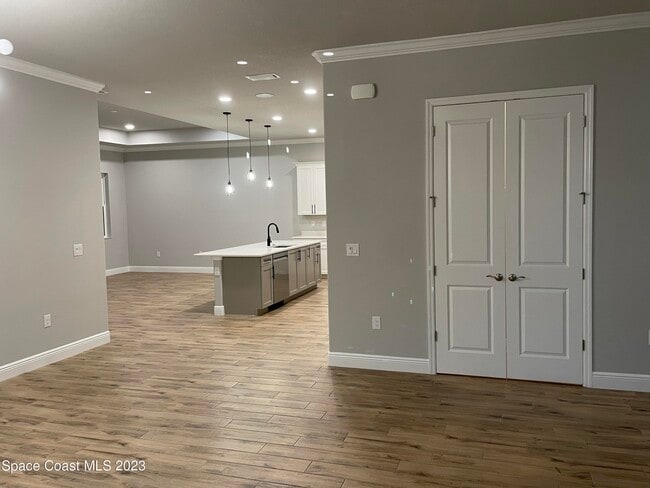 Building Photo - 262 Jeannie Dr