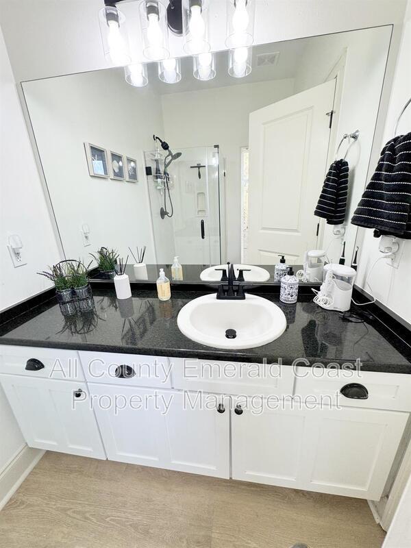 Building Photo - 25 S Wildflower Dr