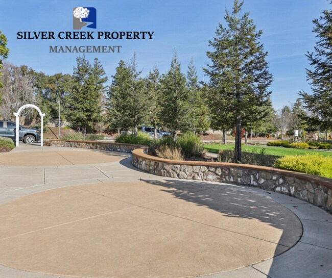 Building Photo - Beautiful Corner-Unit Townhome Near Downtown – 4 Bed | 3 baths