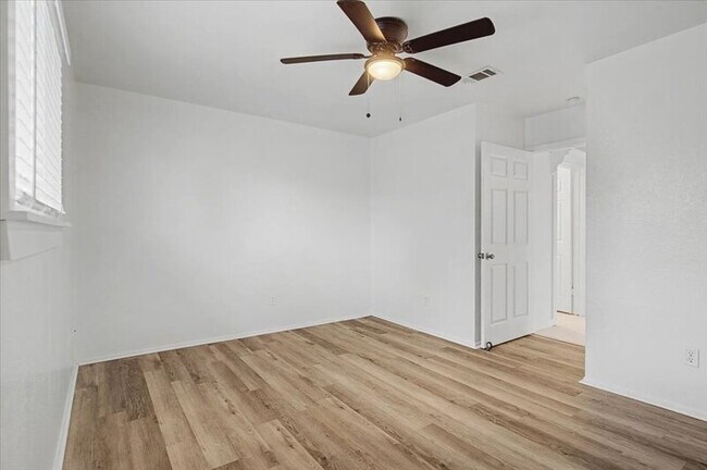 Building Photo - 817 Sirocco Dr