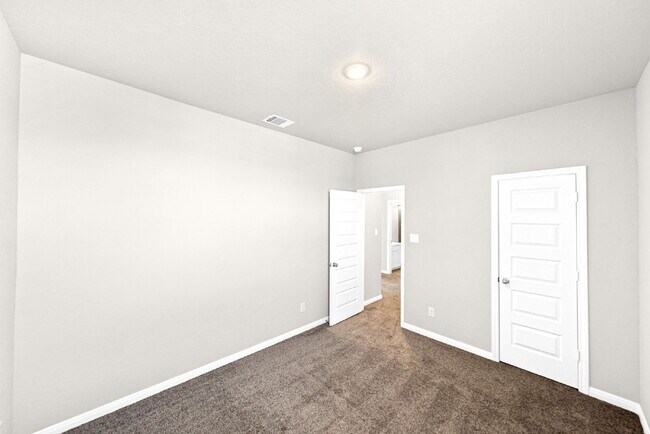 Building Photo - A Bright and Spacious Home Designed for Co...