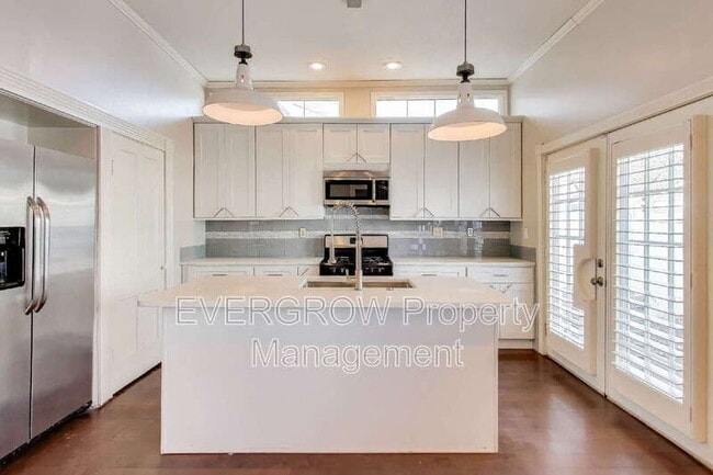 Building Photo - 1140 Hoyt Ave