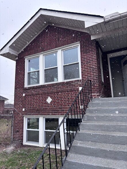 Building Photo - 1052 Tyler St