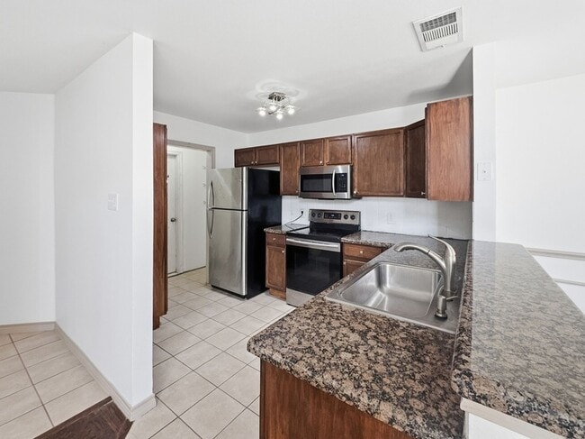 Building Photo - 3950 Seaside Ct