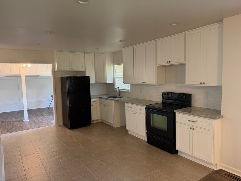 Building Photo - 3736 Rouge Way