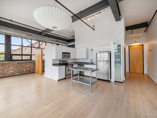 Building Photo - 460 W Canfield St