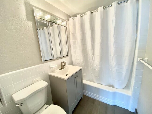 Building Photo - 345 N Fort Lauderdale Beach Blvd