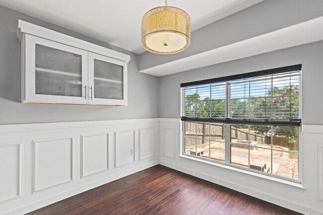 Building Photo - 380 Riverchase Blvd