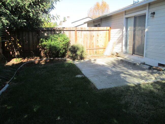 Building Photo - Cozy Living in the Heart of Brentwood