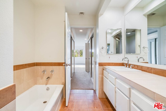 Building Photo - 1508 Veteran Ave