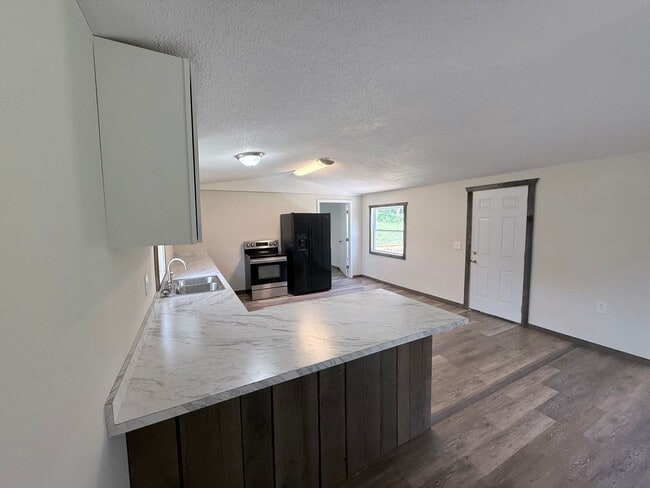 Building Photo - Fully Remodeled 3 Bedroom, 2 Bath Home in the Country – Versailles, KY