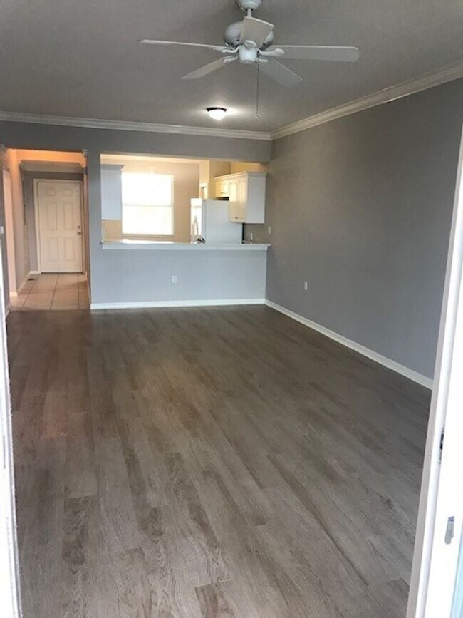 Building Photo - 8570 Kingbird Loop