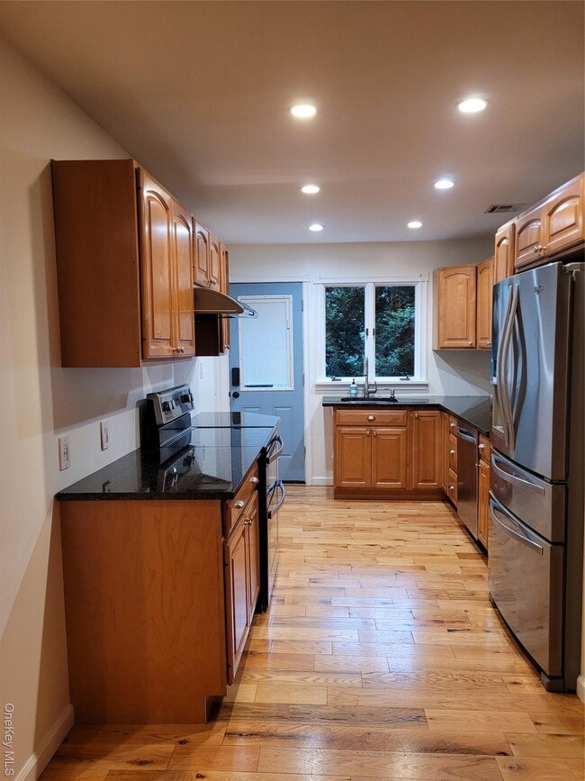 Building Photo - 31 Apricot Rd