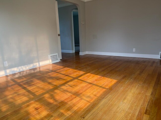 Building Photo - 5025 Henry St