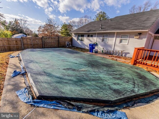 Building Photo - 15901 Perkins Ln