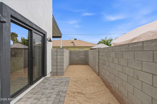 Building Photo - 1222 E Diamond St