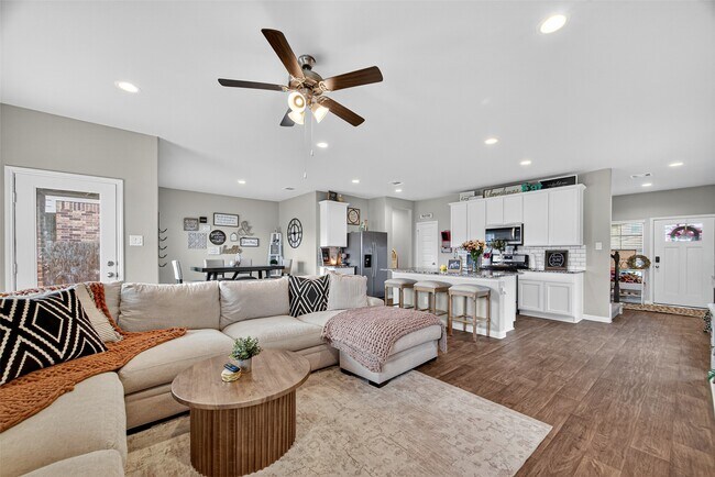 Building Photo - 13009 Leisure Cove Dr