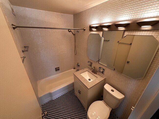 Building Photo - 4800 S Chicago Beach Dr