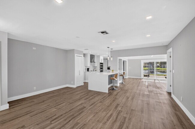 Building Photo - 14624 Country Side Ln