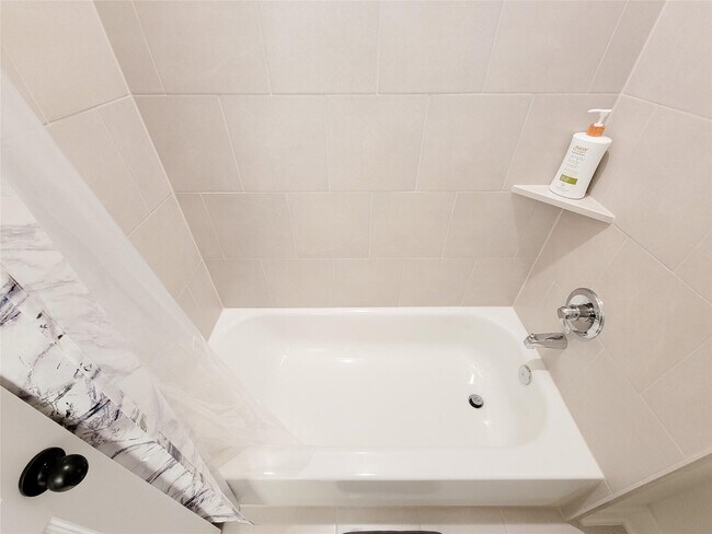 Building Photo - 7010 Winterberry Gln Ln