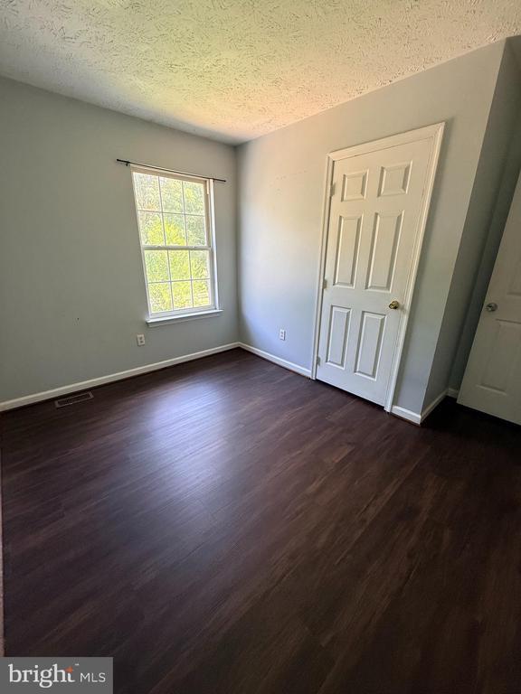Building Photo - 103 Sutton Ct