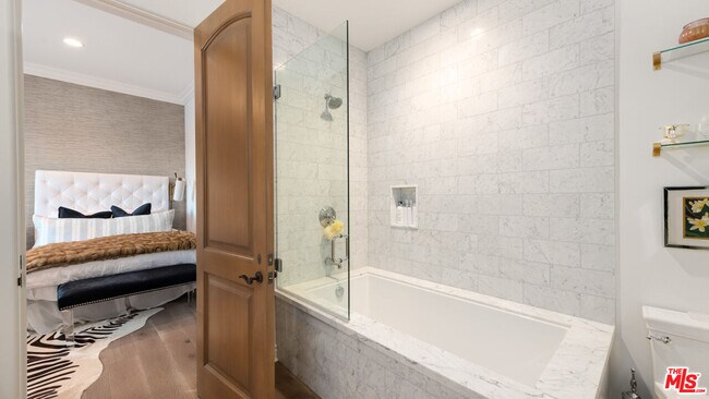 Building Photo - 6110 Merritt Dr