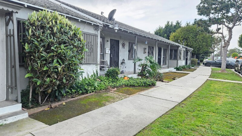 Building Photo - 1120 E Fairview Blvd