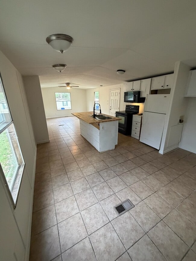 Building Photo - 8100 Yount Rd