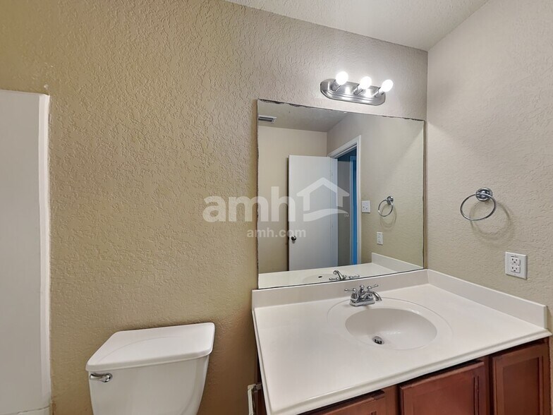 Building Photo - 9811 Rainbow Crk