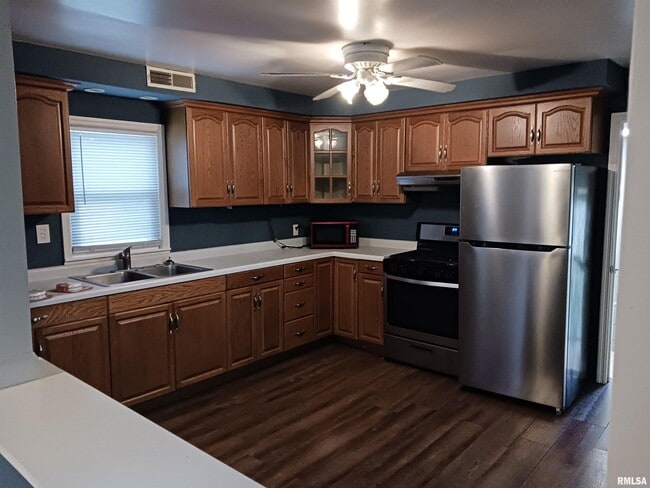 Building Photo - 1914 W Richwoods Blvd