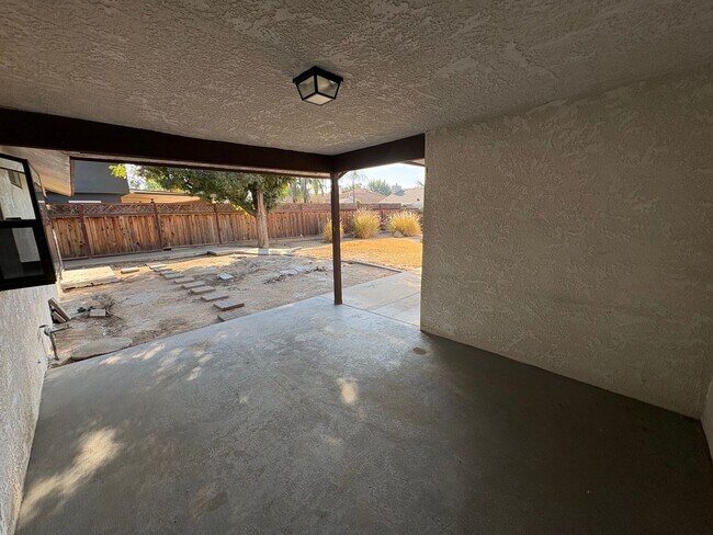 Building Photo - 636 Ramblewood Ct