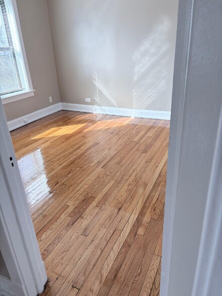 Building Photo - 2650-2652 E 74th St