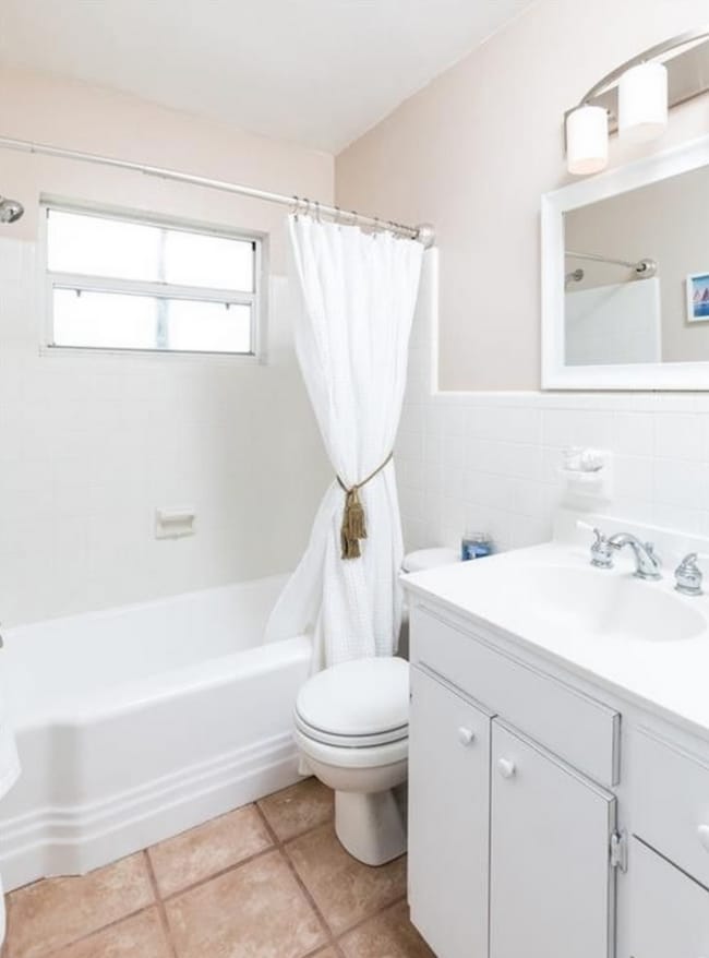 Building Photo - 3 Bed, 2 Bath Home for Rent in Northeast St. Pete