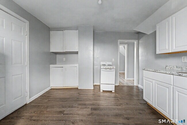 Building Photo - 23 Beacon St