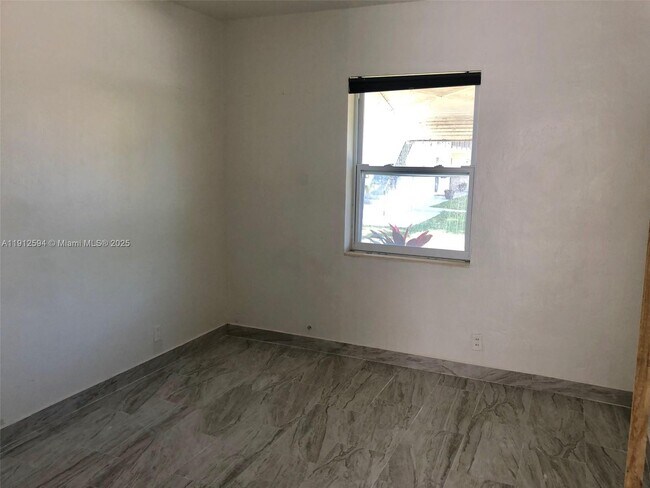 Building Photo - 2519 Pierce St