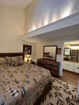 Building Photo - Lake view / Fully furnished town house