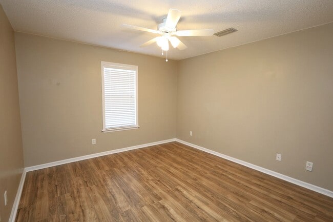 Building Photo - 4349 Summerlin Dr