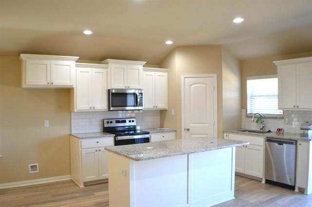 Building Photo - 3205 Sandstone Dr