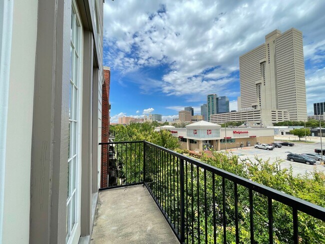 Building Photo - Westview Condo's