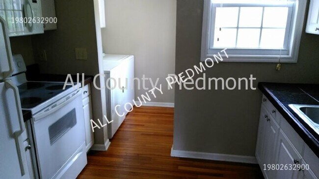 Building Photo - 1544 Pecan Ave