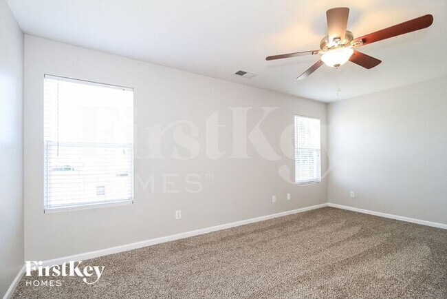 Building Photo - 1513 Pecan Ln