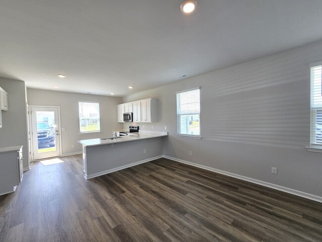 Building Photo - 77 Bonaparte St