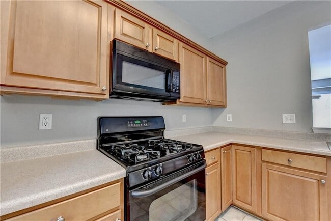Building Photo - 4021 Edgecomb Dr