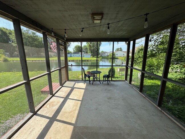 Building Photo - 1049 Mustang Ct