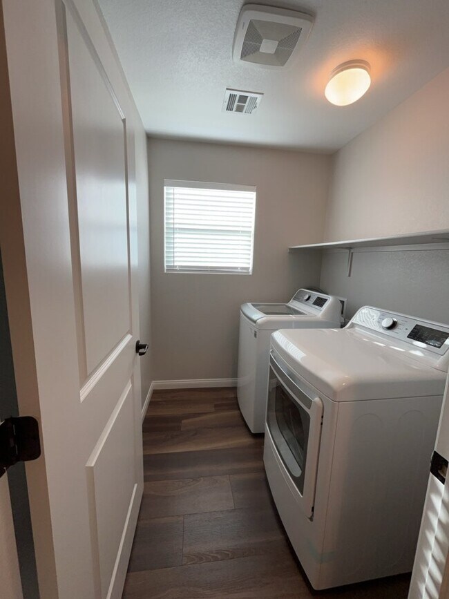 Building Photo - 2122 Bethesda Fountain Rd